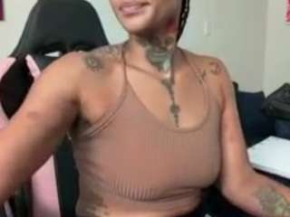 Live webcam model iambaldheadbrittany on Soda Cams