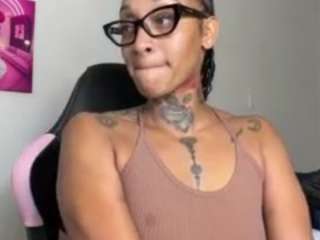 iambaldheadbrittany webcam