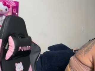 Live webcam model iambaldheadbrittany on Soda Cams