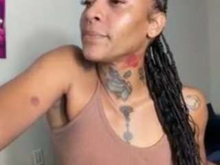 Live webcam model iambaldheadbrittany on Soda Cams