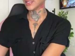 iambaldheadbrittany webcam