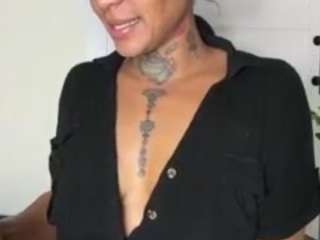 iambaldheadbrittany webcam