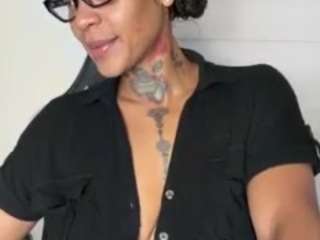 iambaldheadbrittany webcam