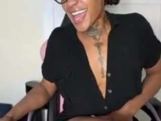 iambaldheadbrittany webcam