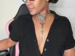 iambaldheadbrittany webcam