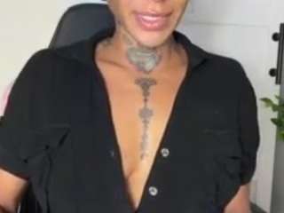 iambaldheadbrittany webcam