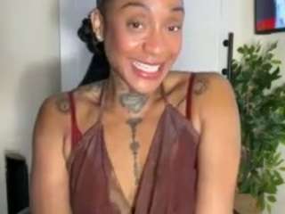 iambaldheadbrittany webcam