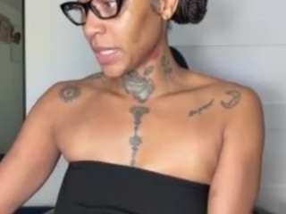 iambaldheadbrittany webcam