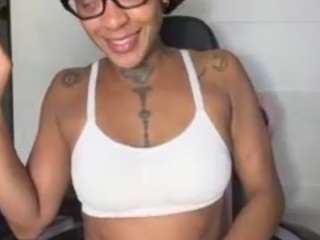 iambaldheadbrittany webcam