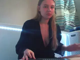 jucielussie's Live Sex Cam Show