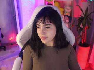 annie-snow's CamSoda show and profile