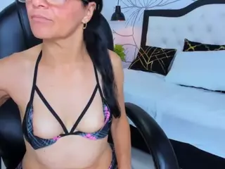 karlota-45's Live Sex Cam Show