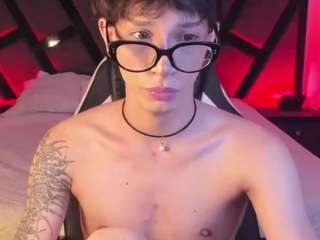andywiillis Live Webcam on CamSoda