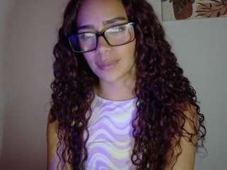 Live webcam model cassandraandrews on Soda Cams