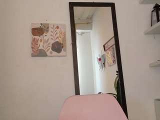 Live webcam model cassandraandrews on Soda Cams