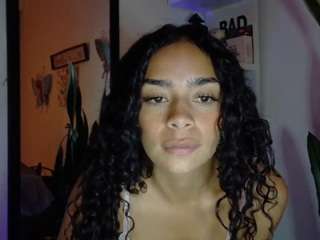 Live webcam model cassandraandrews on Soda Cams