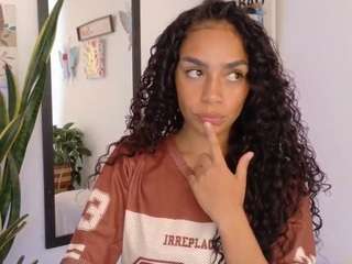 cassandraandrews's live room