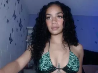 CassandraAndrews's Live Sex Cam Show