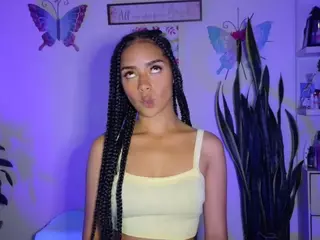 CassandraAndrews's Live Sex Cam Show