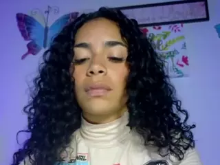 CassandraAndrews's Live Sex Cam Show