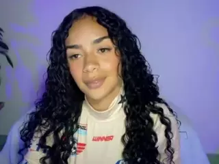 CassandraAndrews's Live Sex Cam Show