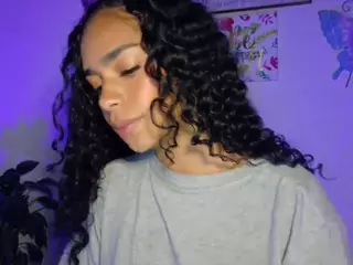 CassandraAndrews's Live Sex Cam Show