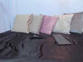 le modèle cintiagreyx est en webcam porno dans un show sur le site camsoda, il possède les tags suivants: ahegao,fingers,wet,toys,tattoos,spank,red hair,pussy,no smoking,middle-aged,mature,lovense,handjob,amateur,granny,fingering,brown eyes,bedroom,bikini,bj