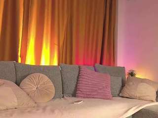 sereneloving live on CamSoda