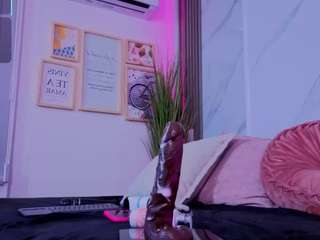 chlooee's CamSoda show and profile