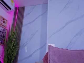 chlooee's CamSoda show and profile