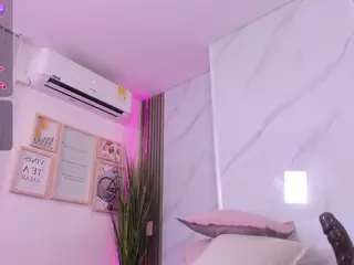 Chlooee's Live Sex Cam Show