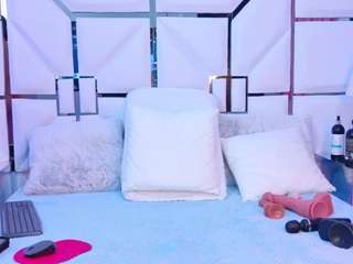 veronicastar's CamSoda show and profile