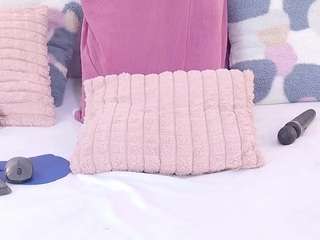 veronicastar's CamSoda show and profile