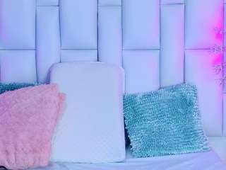 veronicastar, female webcam model,  years old, on live webcam