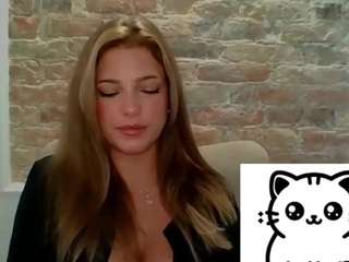 LilyHoney live webcam show