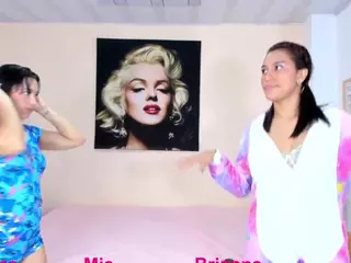 Cloe-World1's Live Sex Cam Show