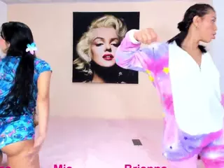 Cloe-World1's Live Sex Cam Show