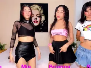 Cloe-World1's Live Sex Cam Show