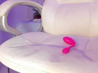 tinyrousse Live Webcam on CamSoda