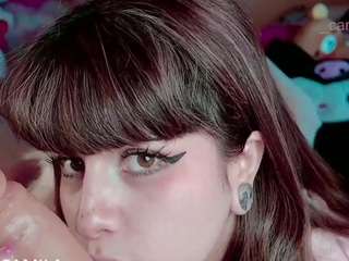 camiiowo live webcam show