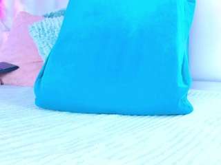 snowwhithe's CamSoda show and profile