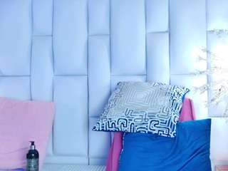 snowwhithe's CamSoda show and profile