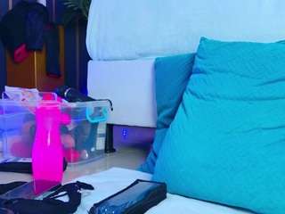 snowwhithe's CamSoda show and profile