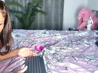 Roundassbaby — LIVE on Camsoda