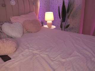 Live webcam model wildlora on Soda Cams