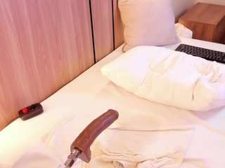 cloe-25 live webcam show