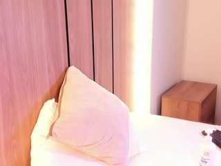 cloe-25 live webcam show