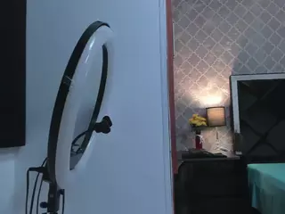 EmmaClarckkk's Live Sex Cam Show