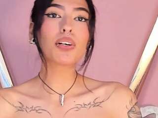 eva-benely Live Webcam on CamSoda