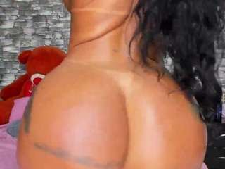 Heidy Wills live cam